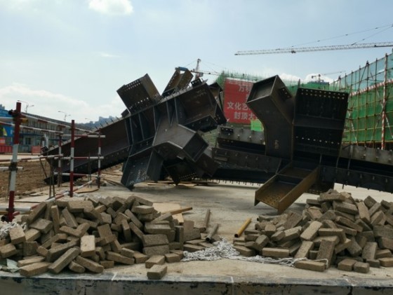 地坪施工工艺现场不美不俗观察：含水率、打磨取面层收平决议成败